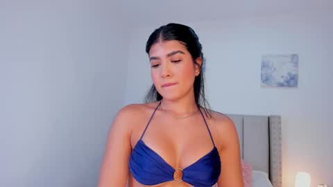 Snapshot of evelyn_montoya chatting on September 30, 6:18 pm Evelyn online show from September 30, 6:18 pm