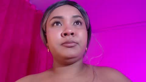 Evelyn Sandoval online show from February 19, 3:05 am