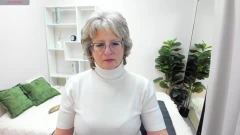 Evelyn online show from October 13, 5:09 am