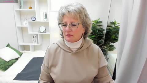 Evelyn online show from September 23, 5:12 am