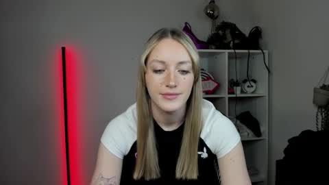 evelynblond online show from April 7, 12:29 pm