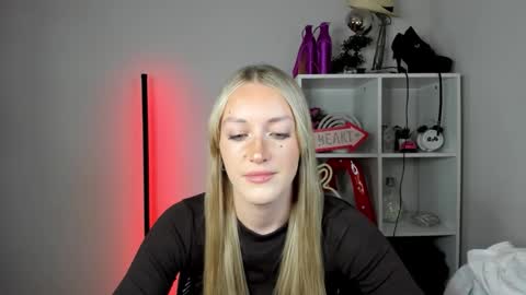 evelynblond online show from June 2, 12:40 pm