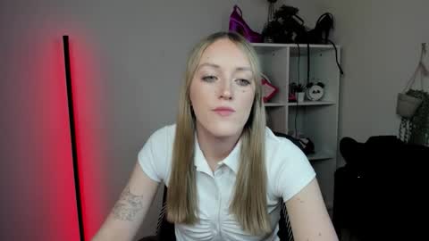 evelynblond online show from April 15, 4:32 pm