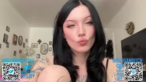 Evelyn online show from February 26, 9:51 pm