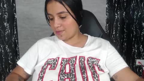 Snapshot of evemilk chatting on March 7, 9:59 pm evelin 3 online show from March 7, 9:59 pm