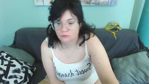Snapshot of everly_rays chatting on February 6, 5:35 am Everly online show from February 6, 5:35 am