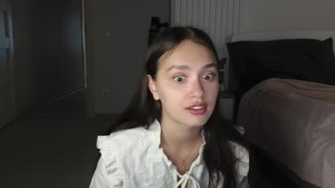 evi_woow online show from February 2, 8:27 pm