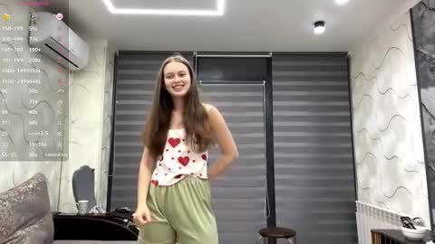Snapshot of evonnesilvestre chatting on October 10, 3:18 pm Eva online show from October 10, 3:18 pm