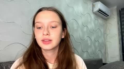 Snapshot of evonnesilvestre chatting on October 18, 4:00 pm Eva online show from October 18, 4:00 pm