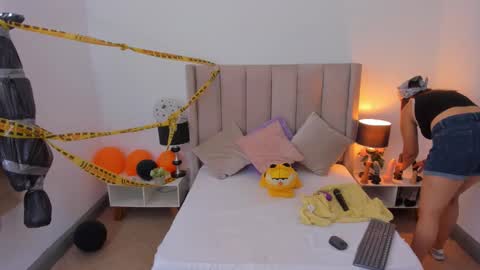 Snapshot of evvaa_moon chatting on October 13, 1:24 pm evvaa_moon online show from October 13, 1:24 pm