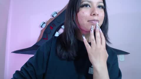 Im Evy online show from November 7, 3:47 pm