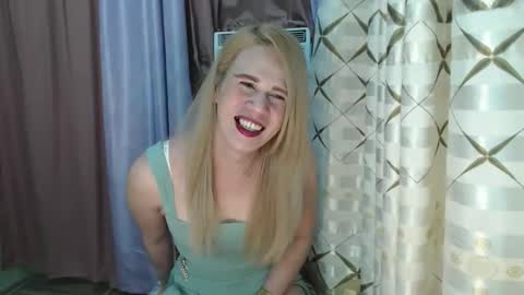 Snapshot of exoticbabes chatting on October 18, 9:52 pm exoticbabes online show from October 18, 9:52 pm