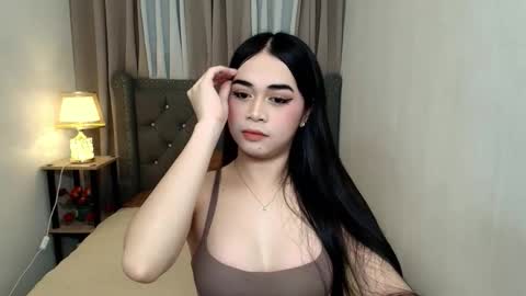 Snapshot of expensivets_chloe chatting on September 15, 8:27 am chloee online show from September 15, 8:27 am