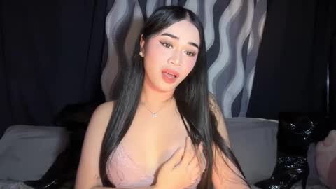 Snapshot of expensivets_chloe chatting on September 30, 4:34 am chloee online show from September 30, 4:34 am