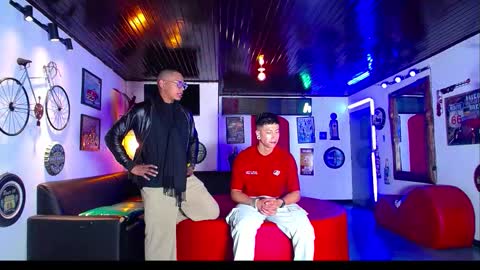 extrangers online show from January 16, 1:09 pm