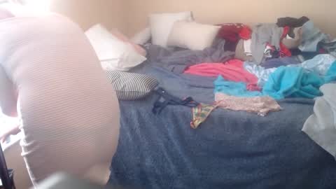 eyeswall0w online show from September 24, 1:40 pm