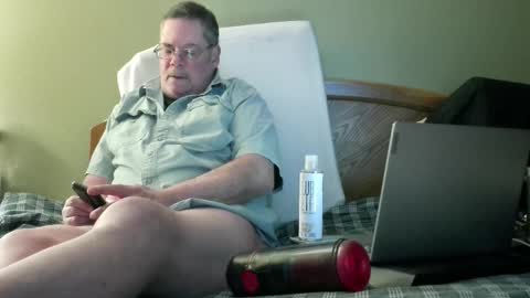 Eyeswideshut63 online show from February 12, 5:37 am