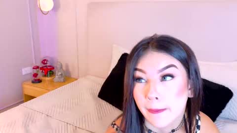 eymicooper online show from February 10, 7:50 pm