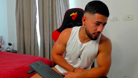 Ezzio Scolaro online show from January 16, 8:07 pm