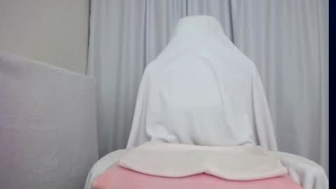 Snapshot of faceless___ chatting on September 19, 9:24 am Bree online show from September 19, 9:24 am