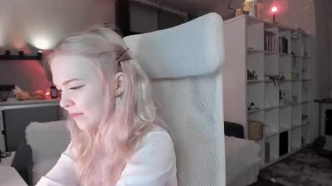 Snapshot of fairy_casey chatting on March 3, 2:26 am fairy_casey online show from March 3, 2:26 am