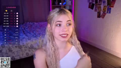 Snapshot of falinegelling chatting on February 23, 10:28 am Emilia online show from February 23, 10:28 am