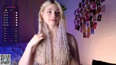 Snapshot of falinegelling chatting on February 19, 7:17 am Emilia online show from February 19, 7:17 am
