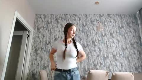 Snapshot of farahmantifel chatting on October 2, 10:47 am Anna Scovich online show from October 2, 10:47 am
