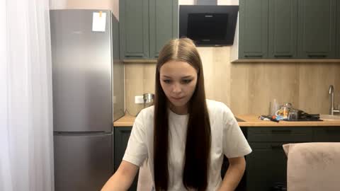 Snapshot of farahmantifel chatting on October 9, 1:27 pm Anna Scovich online show from October 9, 1:27 pm
