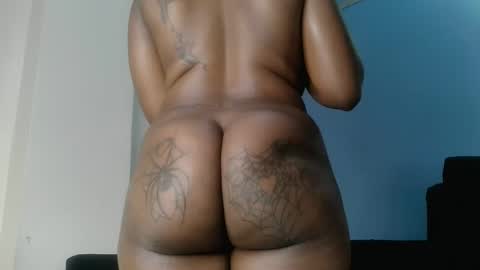 Snapshot of fatassfreak254 chatting on January 4, 2:35 am Winnie online show from January 4, 2:35 am
