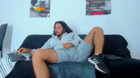 favid95 online show from May 7, 6:14 pm