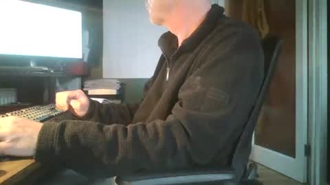 Snapshot of feet_fan69 chatting on December 2, 2:25 pm John Buck online show from December 2, 2:25 pm