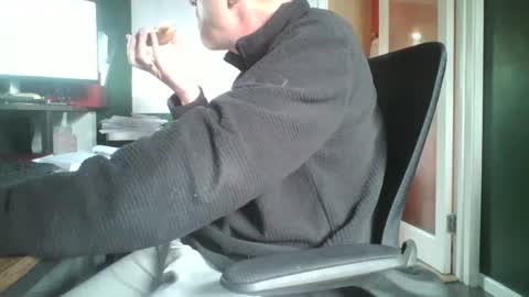 Snapshot of feet_fan69 chatting on December 6, 12:44 pm John Buck online show from December 6, 12:44 pm