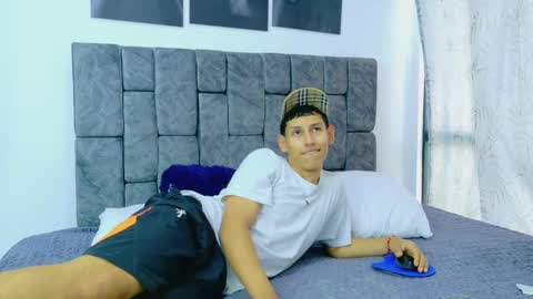 Snapshot of felipehot_gonzales chatting on September 24, 7:09 pm felipehot_gonzales online show from September 24, 7:09 pm