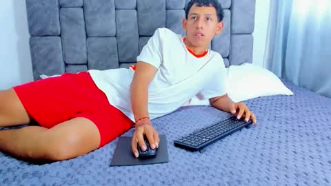 Snapshot of felipehot_gonzales chatting on October 12, 12:42 pm felipehot_gonzales online show from October 12, 12:42 pm