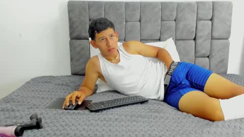 Snapshot of felipehot_gonzales chatting on October 9, 7:41 pm felipehot_gonzales online show from October 9, 7:41 pm