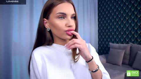 Snapshot of felissiany chatting on September 25, 4:41 am Hello im Nova online show from September 25, 4:41 am