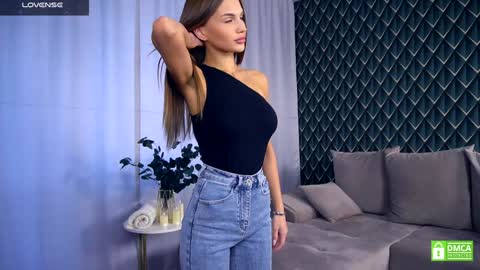 Snapshot of felissiany chatting on September 11, 4:25 am Hello im Nova online show from September 11, 4:25 am