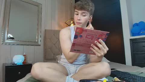 Snapshot of femboy_max chatting on September 11, 12:28 pm Femboy Max online show from September 11, 12:28 pm