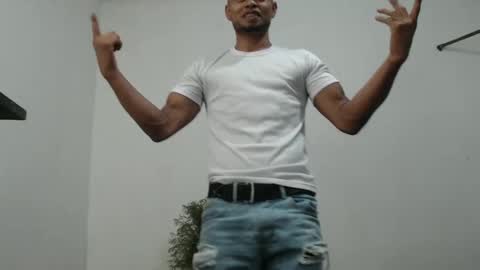 Snapshot of fernandez_latinblack chatting on January 6, 12:27 am fernandez_latinblack online show from January 6, 12:27 am