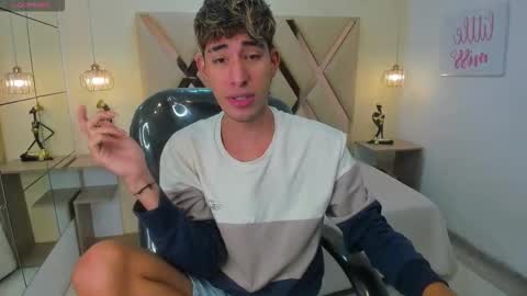 FER PHOENIX online show from December 3, 3:29 am