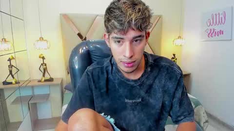 FER PHOENIX online show from December 16, 3:46 am