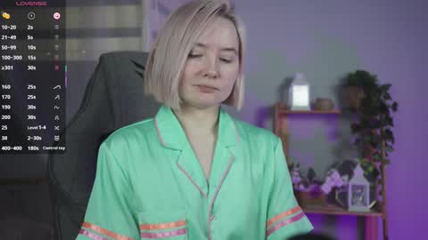 Rey online show from November 18, 6:00 pm