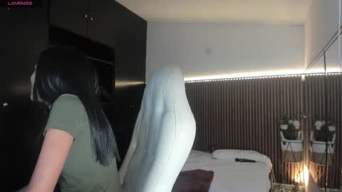 Freyja  online show from December 3, 5:35 pm