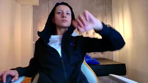   online show from October 19, 7:18 pm