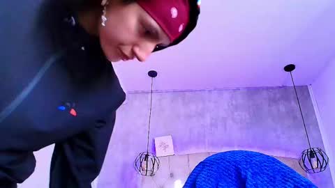   online show from November 8, 11:57 am