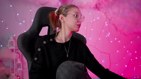 cap and Lana  online show from March 8, 2:12 am