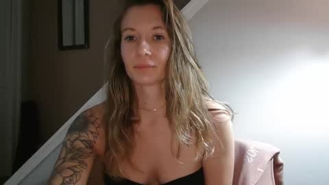 Snapshot of findomgoddessnatalia chatting on October 9, 11:10 pm Goddess Natalia Findom online show from October 9, 11:10 pm
