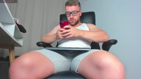 Snapshot of findomguyxxx chatting on September 21, 5:06 pm FindomGuyXXX online show from September 21, 5:06 pm
