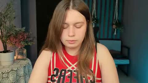 Snapshot of fioramarmoris chatting on September 30, 1:32 pm fiora online show from September 30, 1:32 pm